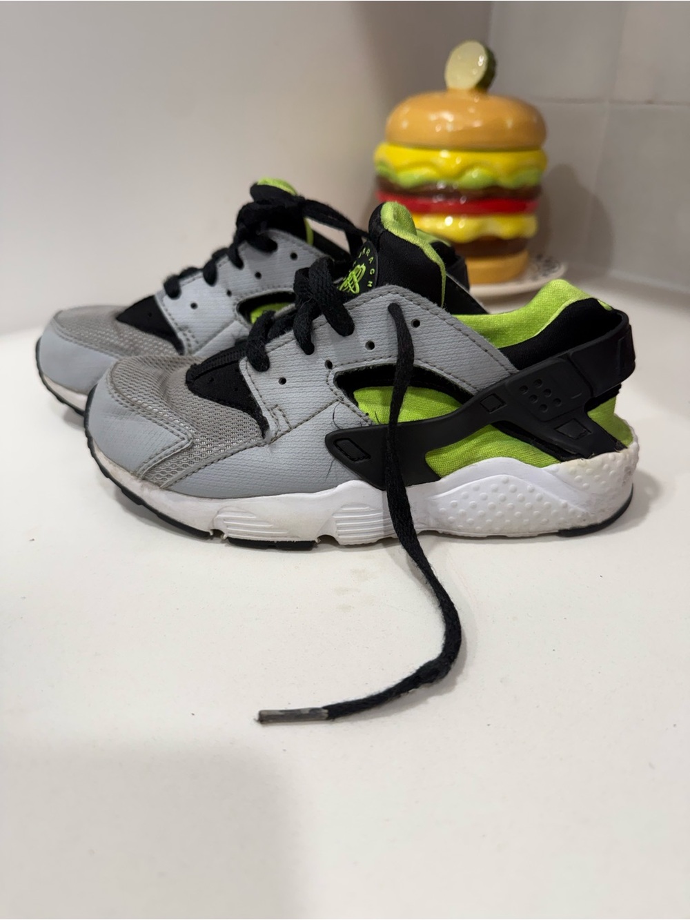 Nike Huarache Run Wolf Grey/Black-Electric Green New Kids Size 13